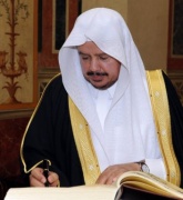 Dr. Abdullah Al Al-Sheik - Vorsitzender der saudischen Majlis Al Shura beim Gästebucheintrag.