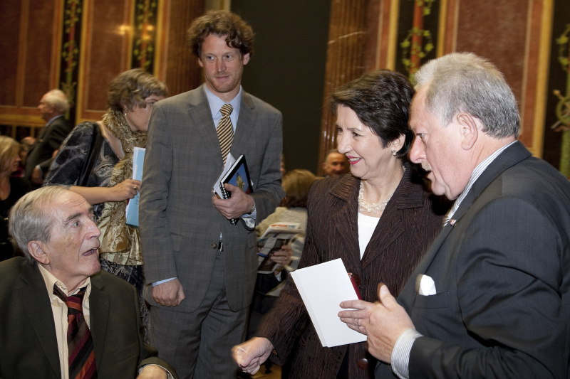 v.li. Alois Mock; Mag. Barbara Prammer - Präsidentin des Nationalrates, Alfred Schöls. Im Hintergrund  Helfried Carl (Mitte).