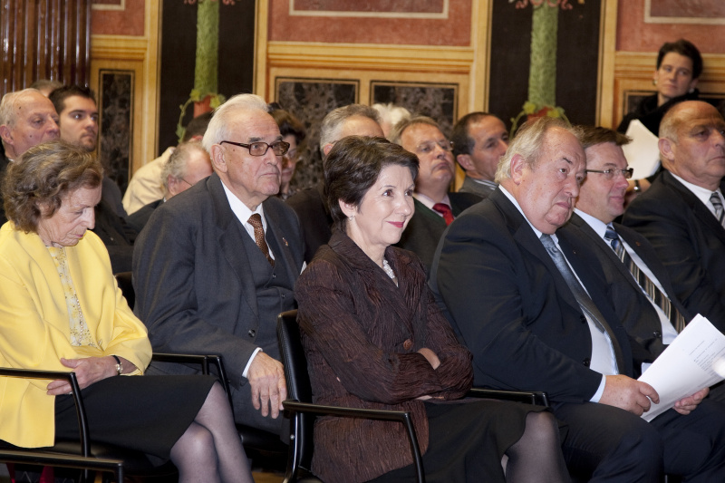 1. Reihe v.li. Mag. Barbara Prammer - Präsidentin des Nationalrates; Fritz Neugebauer - Zweiter Präsident des Nationalrates; Günther Platter - Landeshauptmann von Tirol und Dr. Luis Durnwalder - Landeshauptmann von Südtirol