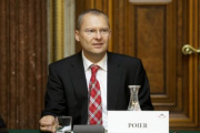 Prof.Dr.Klaus Poier am Rednerpult.