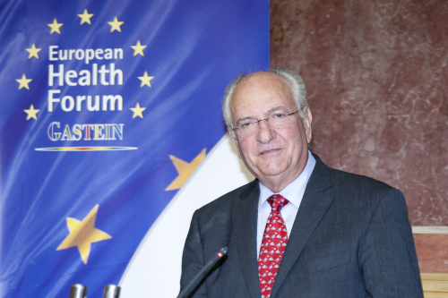 Prof. Dr. Günther Leiner - Präsident des European Health Forum am Rednerpult.