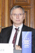 Alois Stöger - Bundesminister für Gesundheit am Podium.
