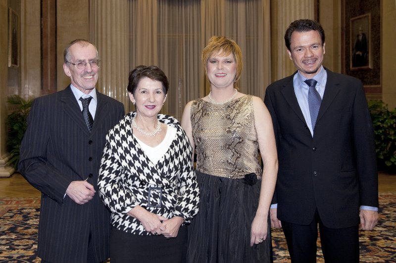 v.li. Dr. Dieter Schmutzer - HOSI-Wien-Obmann a. D.; Mag. Barbara Prammer - Praesidentin des Nationalrates; Einfach-Nur Sabine - Praesidentin der Autonomen Trutschn; Christian Hoegl - Obmann der HOSI Wien
