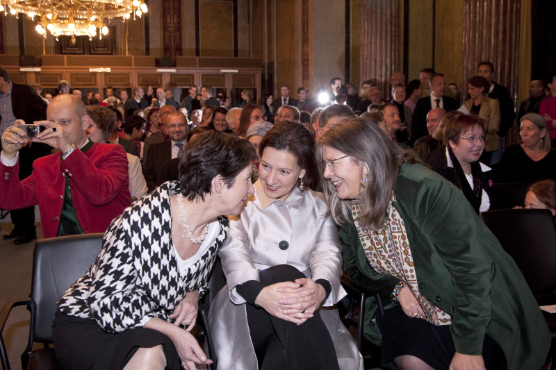 v.li. Mag. Barbara Prammer - Praesidentin des Nationalrates; Gabriele Heinisch-Hosek, Bundesministerin fuer Frauen und oeffentlichen Dienst; Mag. Terezija Stoisits - Volksanwaeltin
