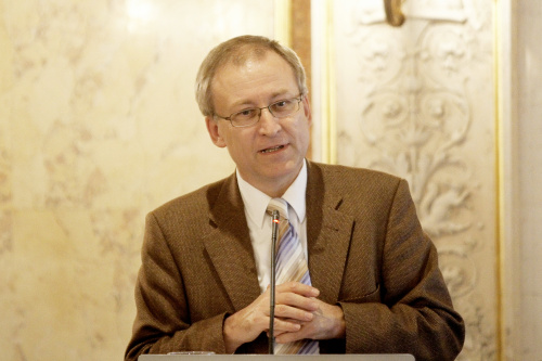 Prof.Dr. Wolfgang Sander am Rednerpult.
