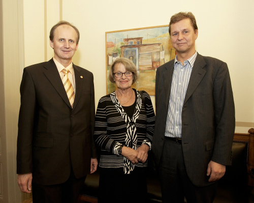 Bundesratspraesident Erwin Preiner (links) mit den Künstlern.