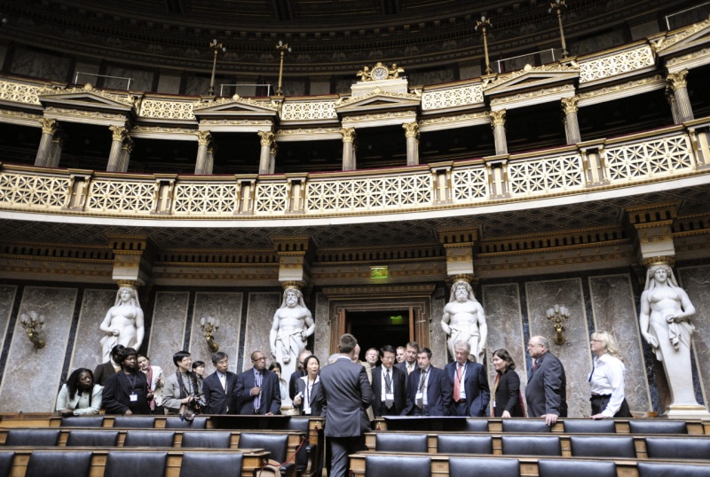 Blick Richtung Veranstaltungsteilnehmer. Mr. William Paul Angrick II- International Ombudsman Institute (2 .v.re.), Dr. Peter Kostelka - Volksanwalt (6.v.re.)