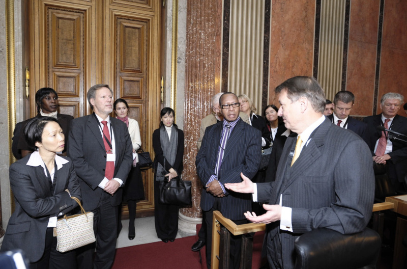 Blick Richtung Veranstaltungsteilnehmer. Peter Kostelka - Volksanwalt (1.v.re. )