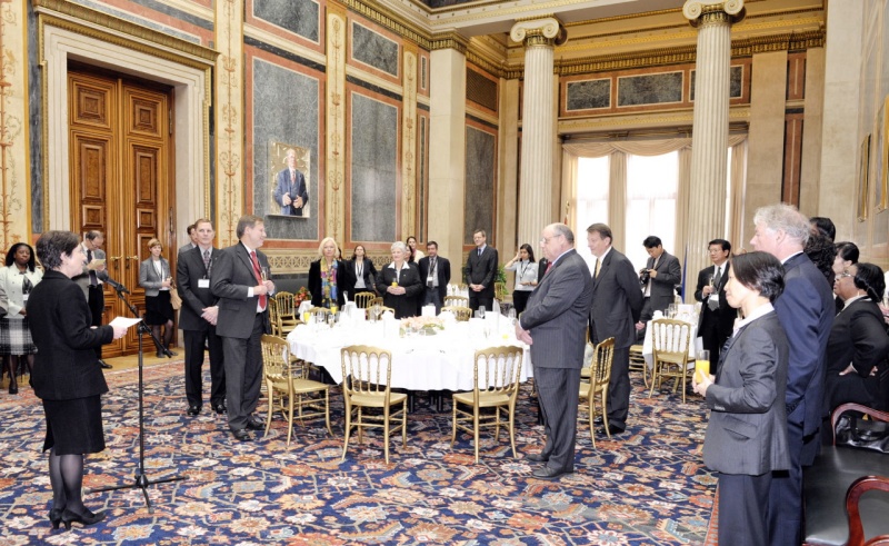 Mag.a Barbara Prammer - Nationalratspräsidentin spricht zu den VeranstaltungsteilnehmerInnen.