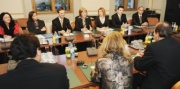 Bulgarische Delegation mit Tsetska Tsacheva - Präsidentin der bulgarischen Nationalversammlung (4.v.li.)