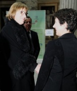 v.li. Tsetska Tsacheva - Präsidentin der bulgarischen Nationalversammlungund Mag.a Barbara Prammer - Nationalratspräsidentin. Im Hintergrund Dr. Joseph Wirnsperger - Parlamentsdirektion