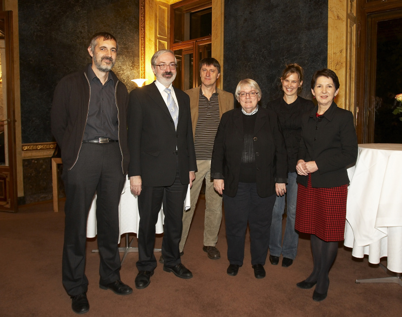 v.li. Mag. Gerhard Milchrahm, Dr. Günther Schefbeck, Univ.-Prof. Dr. Albert Lichtblau, Univ.-Prof.in Dr.in Eva Kreisky, Mag.a Saskia Stachowitsch und Mag.a Barbara Prammer - Nationalratspräsidentin