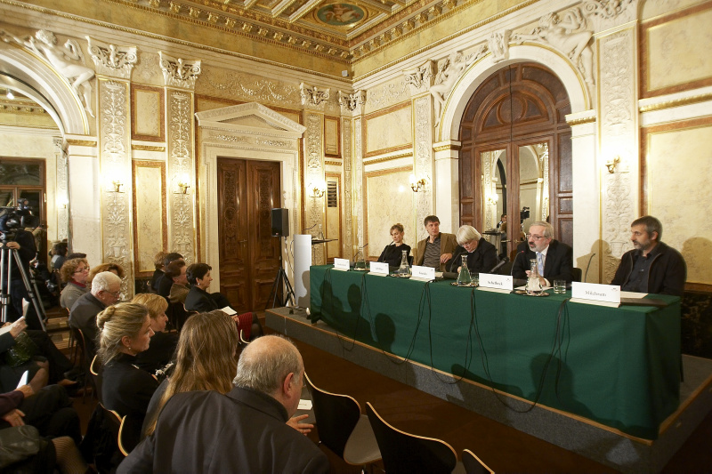 am Podium v.li.: Mag.a Saskia Stachowitsch, Ao. Univ.-Prof. Dr. Albert Lichtblau, Univ.-Prof.in Dr.in Eva Kreisky, Dr. Günther Schefbeck, Mag. Gerhard Milchrahm