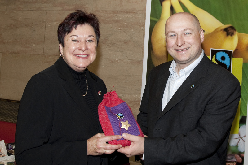 v.li. Mag. Susanne Neuwirth - Vizepräsidentin des Bundesrates und Mag. Hartwig Kirner - Geschäftsführer von FAIRTRADE Oesterreich
