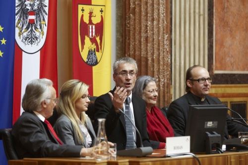 Podium v.links: Dr.Albert Rohan, Irina Salewski, Bundesrat Dr.Andreas Schnider, Dr.Susanne Scholl, Mag.Hermann Glettler.