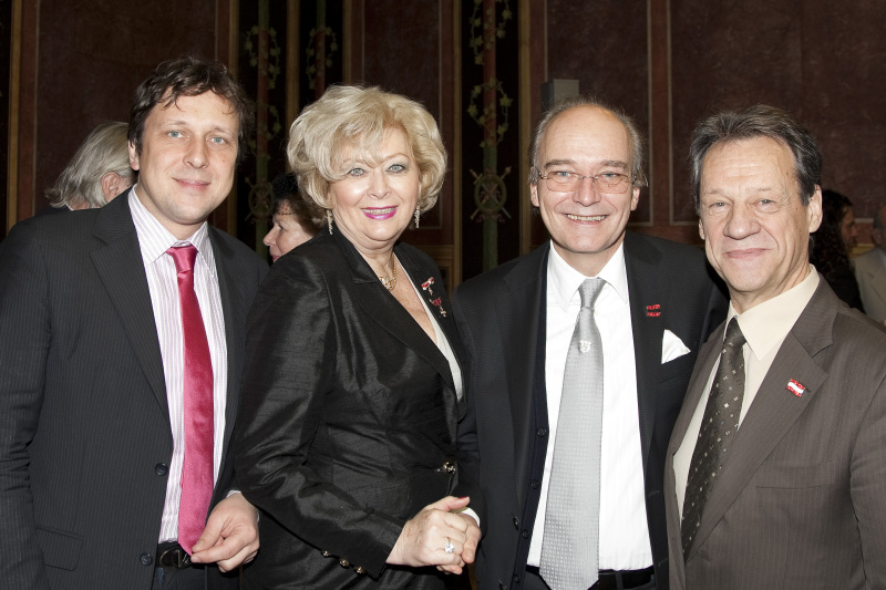 v.li. Veranstaltungsteilnehmer; Sopranistin Birgit Sarata; Dkfm. Hans Staud - Staud´s Wien und Generalmajor Mag. Karl Semlitsch