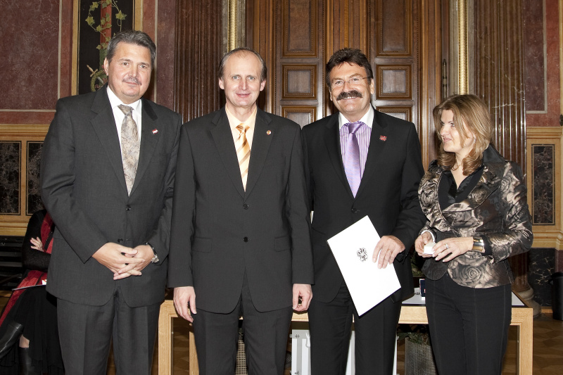 v.li. Veranstaltungsteilnehmer; Erwin Preiner - Praesident des Bundesrates; Landrat Helmut Eichenlaub - Landkreis Waldeck-Frankenberg; Alice Alsch-Harrant -Parlamentsdirektion