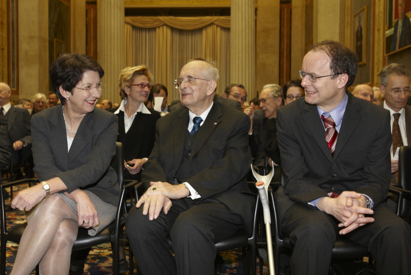 v.links: Nationalratspraesidentin Mag. Barbara Prammer und die Wissenschaftspreisträger 2009  Univ.Prof.Dr.DDr.h.c. Gerald Stourzh und MMag. DDr. Hubert Sickinger