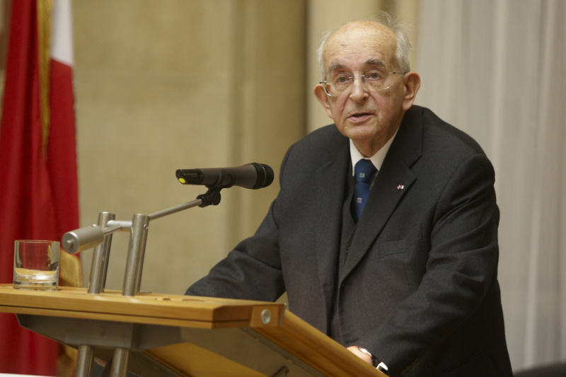 Wissenschaftspreisträger 2009 Univ.Prof.Dr.DDr.h.c. Gerald Stourzh am Rednerpult