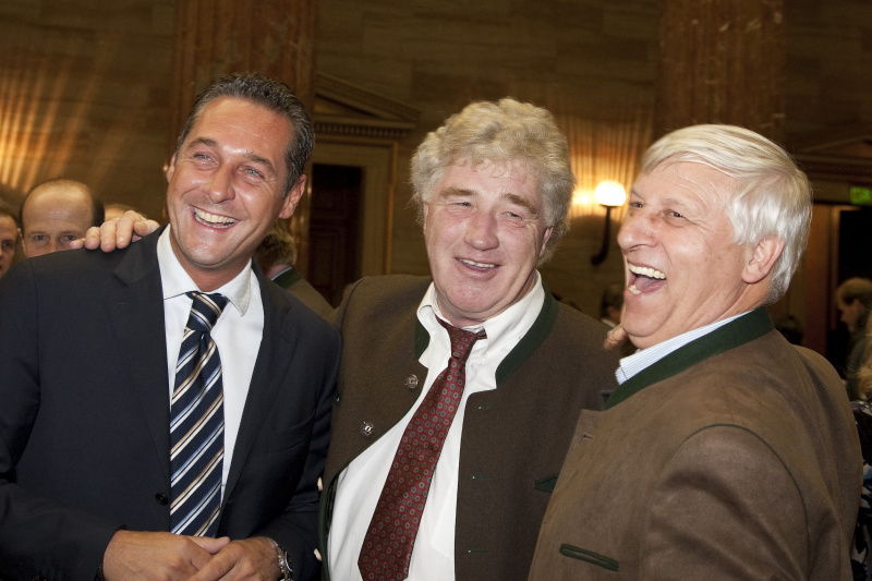 v.li. H.C. Strache - Klubobmann der FPOE und zwei Veranstaltungsteilnehmer