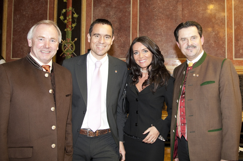 v.li. Gerhard Doerfler - Landeshauptmann von Kaernten, Uwe und Jutta Scheuch und ein Veranstaltungsteilnehmer