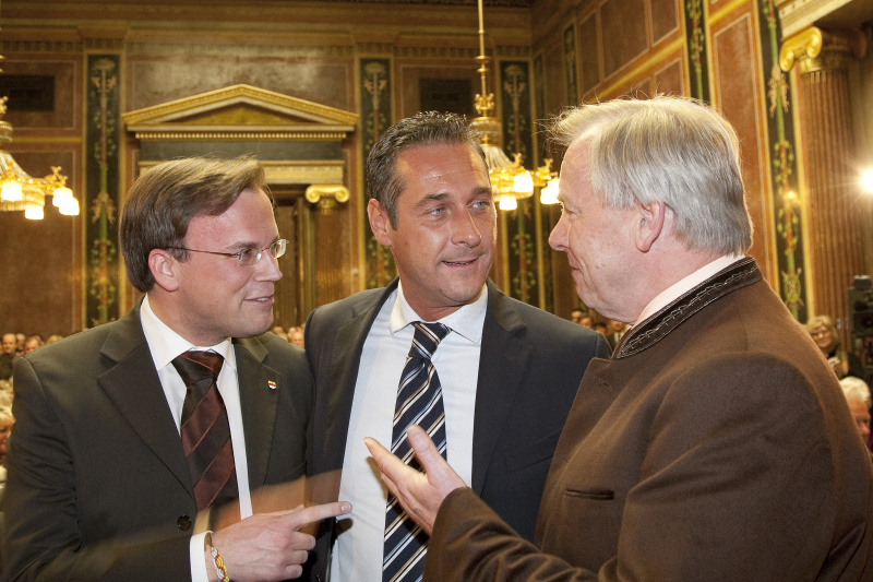 v.li. Veranstaltungsteilnehmer, H.C. Strache - Klubobmann der FPOE und Gerhard Doerfler - Landeshauptmann von Kaernten