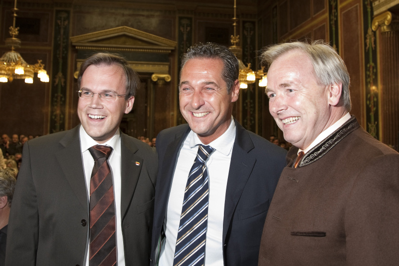 v.li. Veranstaltungsteilnehmer, H.C. Strache - Klubobmann der FPOE und Gerhard Doerfler - Landeshauptmann von Kaernten