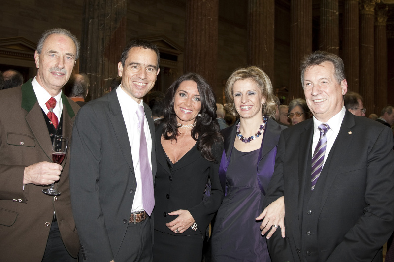 v.li. Veranstaltungsteilnehmer, Uwe und Jutta Scheuch, Petra Mitterer und Komm.Rat Peter Mitterer - Praesident des Bundesrates