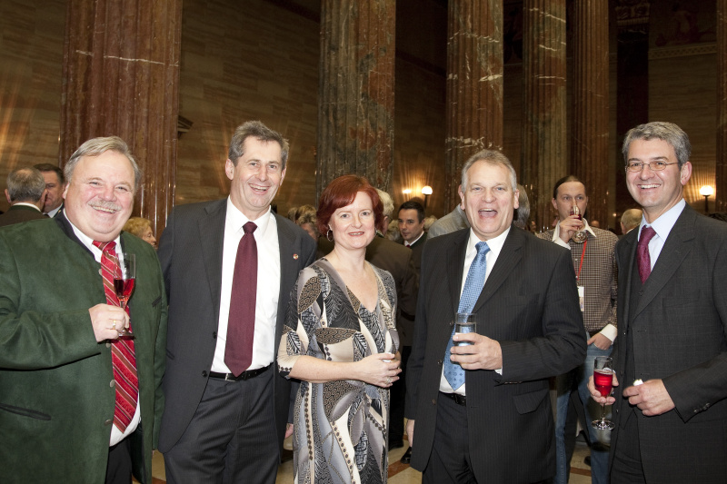 v.li.BR Franz Perhab, BR Martin Preineder, Bundesratsdirektorin Dr. Susanne Bachmann, BR Gottfried Kneifel, Parlamentsvizedirektor Alexis Wintoniak