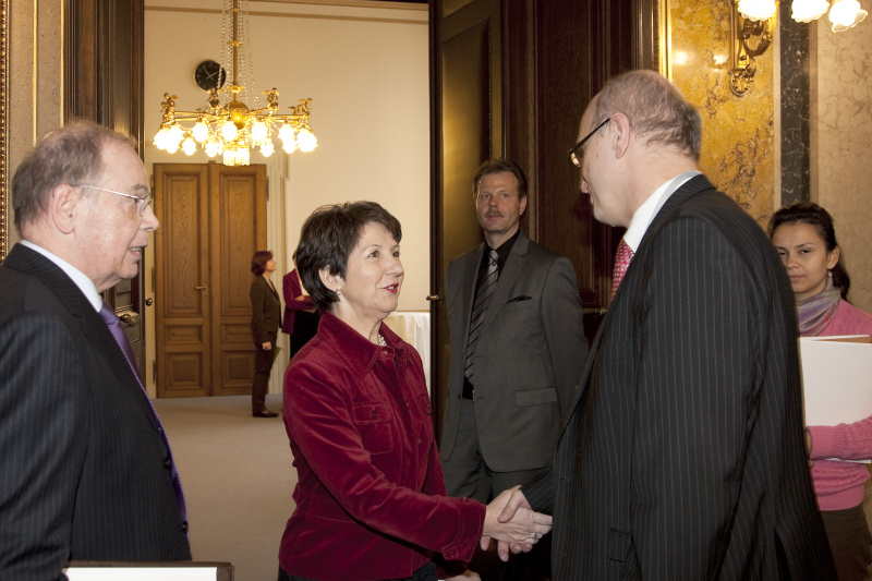 v.li. Univ.-Prof.Dr. Theo Öhlinger , Mag.a Barbara Prammer - Nationalratspräsidentin begrüßt SC Univ.-Prof. Dr. Georg Lienbacher - Leiter des Verfassungsdienstes im Bundeskanzleramt
