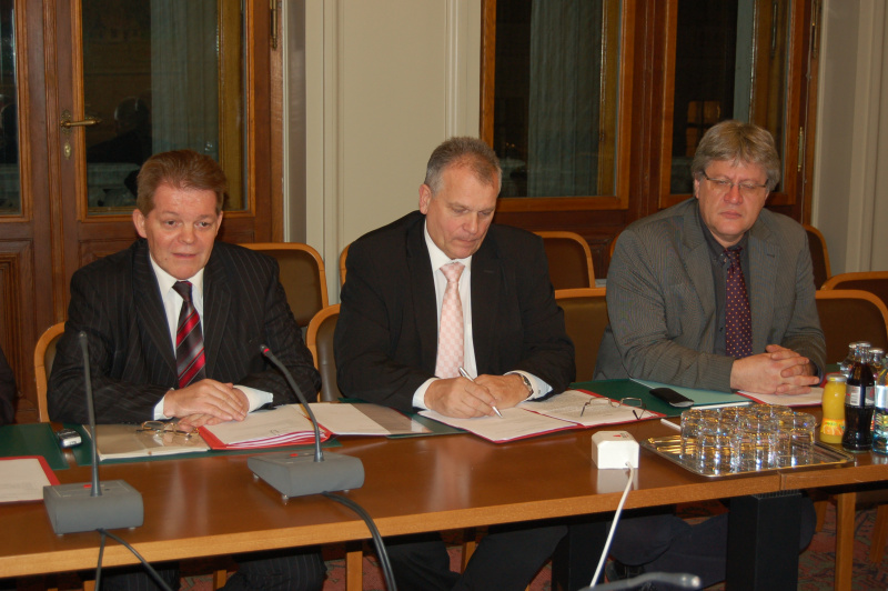 v.li. Mag. Johann Maier - Nationalratsabgeordneter; Gottfried Kneifel - Bundesrat und Stefan Schennach - Bundesrat