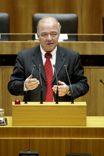 Konrad Steindl,  Nationalratsabgeordneter der ÖVP, am Rednerpult.