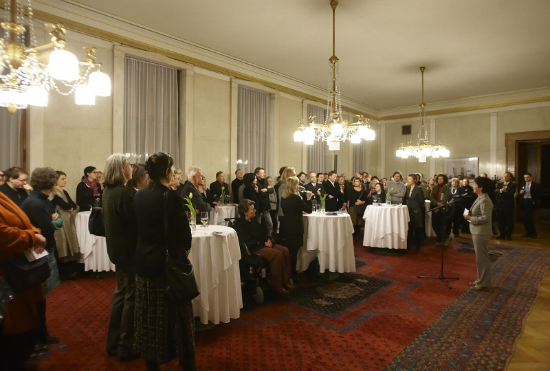 Mag.a Barbara Prammer am Mikrofon