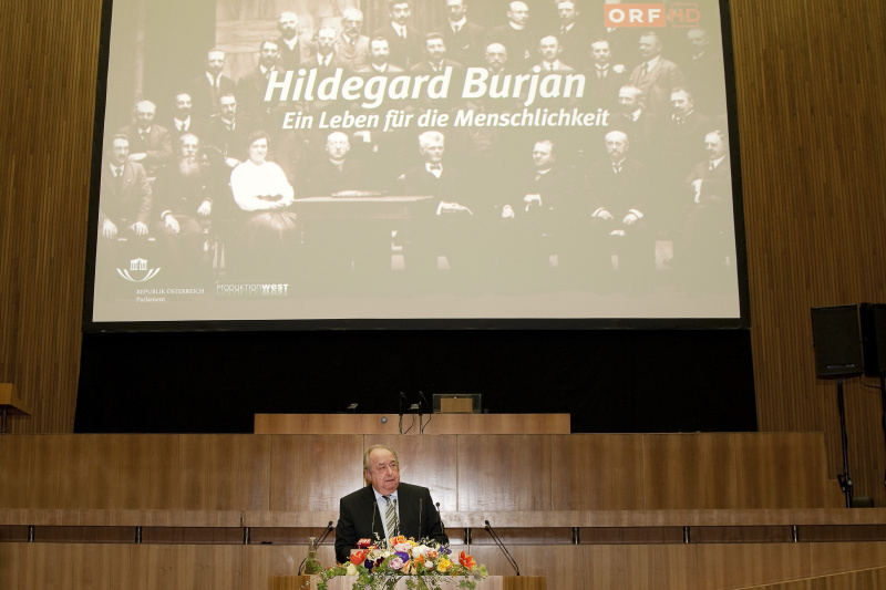 Fritz Neugebauer - Zweiter Präsident des Nationalrates am Rednerpult.