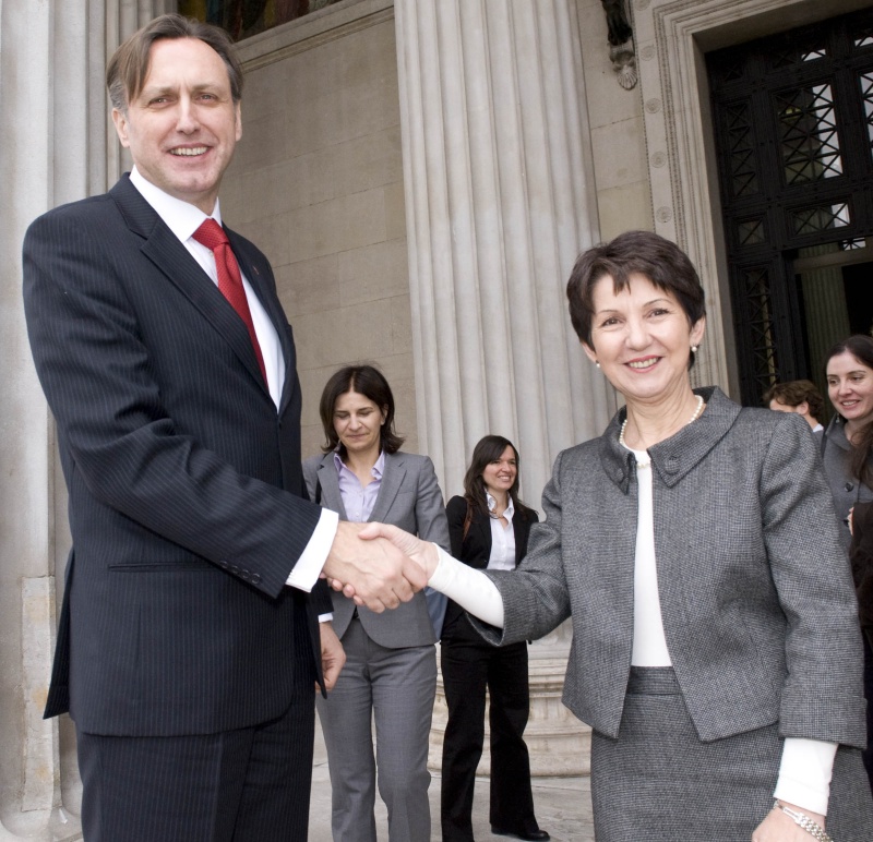 Mag.a Barbara Prammer - Nationalratspräsidentin (re) begrüßt Ranko Krivokapic - Parlamentspräsidenten der Republik Montenegro (li)