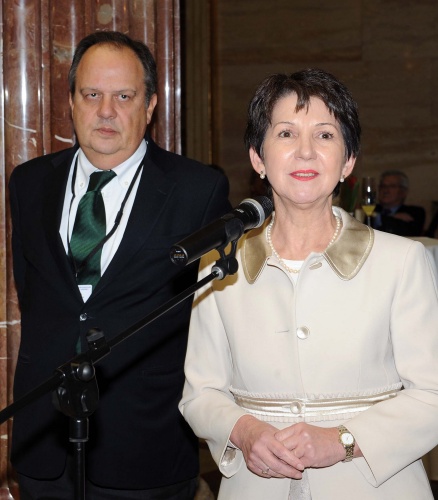v.li. Joao Soares - Präsident der Parlamentarischen Versammlung der OSZE und Mag.a Barbara Prammer - Nationalratspräsidentin am Mikrofon.