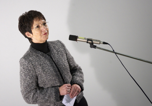 Nationalratspraesidentin Mag.a Barbara Prammer haelt einleitende Worte im Besucherzentrum der KZ-Gedenkstätte Mauthausen