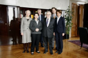 Nationalratspräsidentin Mag.a Barbara Prammer (2.v.li.), Egon Bahr (4.v.li) und Helfried Carl (5.v.li.)