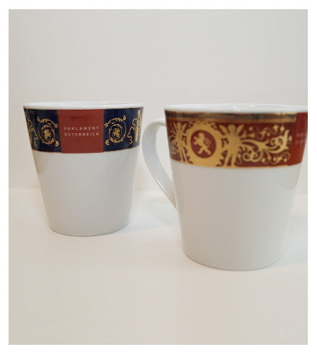 Kaffeetasse mit rotem oder blauem Motivband