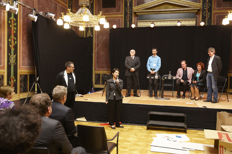 v.li.: Airan Berg - Künstlerischer Leiter der Darstellenden Kunst bei Linz 09, Nationalratspräsidentin Mag. Barbara Prammer, Direktor Alfred Pfob, Nurkan Erpulat, Regisseur, Guido Reimitz, Helga Dambachmayer, Erwin Dorn.