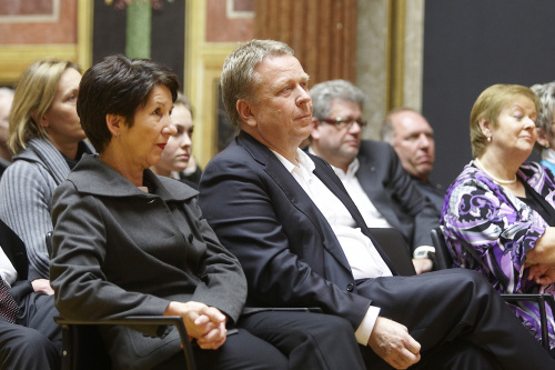v.li. Nationalratspräsidentin Mag.a Barbara Prammer und Martin Heller - Intendant von Linz 09
