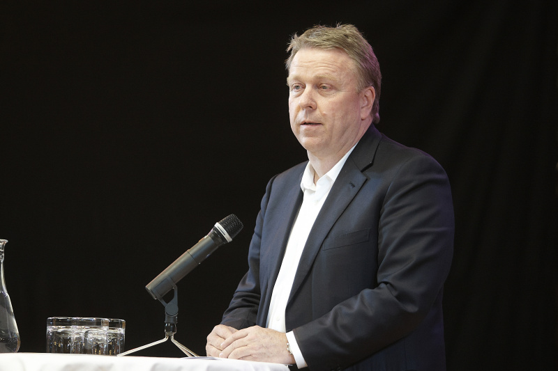 Martin Heller - Intendant von Linz 09 am Mikrofon.