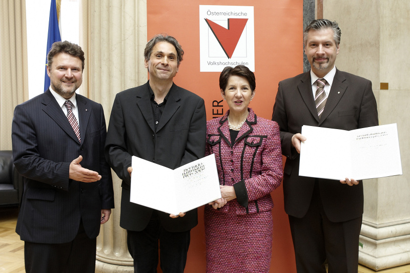 v.li.: Dr. Michael Ludwig - Vizebürgermeister von Wien und Vorsitzender des Vorstandes des VOEV, Univ.Prof. Dr. Rudolf Egger - Preisträger,  Nationalratspraesidentin Mag. Barbara Prammer und Martin Vacha - Preisträger .