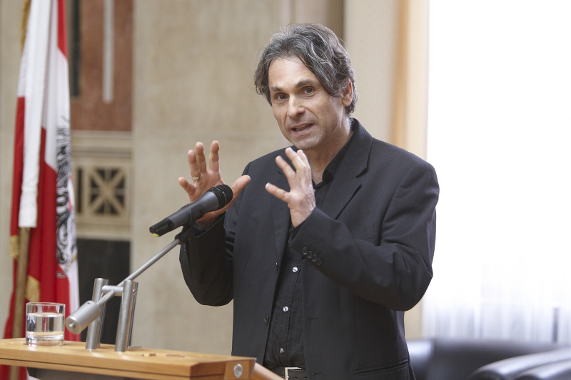 Univ.Prof. Dr. Rudolf Egger - Preisträger , am Rednerpult.