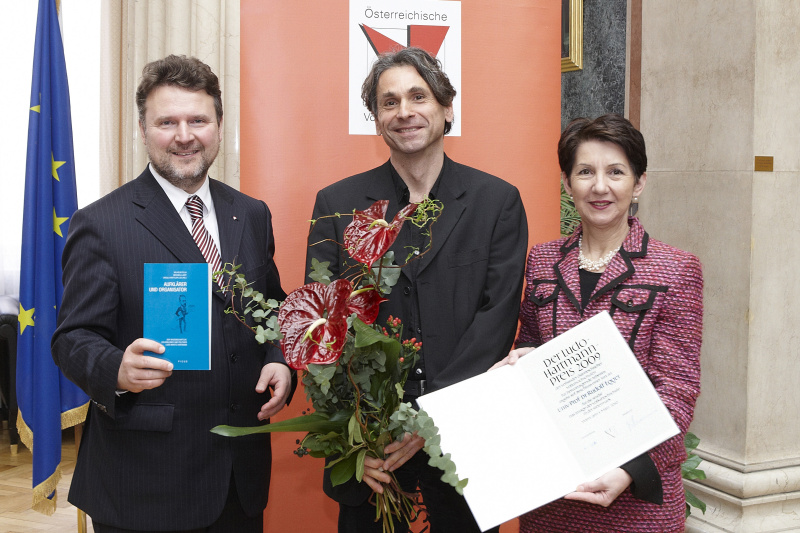 v.li.: Dr. Michael Ludwig - Vizebürgermeister von Wien und Vorsitzender des Vorstandes des VOEV, Univ.Prof. Dr. Rudolf Egger - Preisträger und Nationalratspraesidentin Mag. Barbara Prammer.