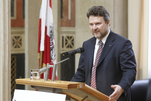 Dr. Michael Ludwig - Vizebürgermeister von Wien, Vorsitzender des Vorstandes des VOEV am Rednerpult.