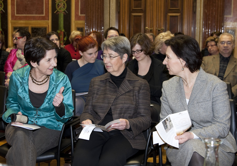 v.li. Mag. Barbara Prammer - Präsidentin des Nationalrates, Margit Fischerund Gabriele Heinisch-Hosek - Bundesministerin für Frauen und öffentlicher Dienst