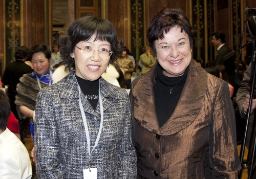 v.li. Botschaftsrätin Guo Jinqiu und Mag. Susanne Neuwirth - Vizepräsidentin des Bundesrates
