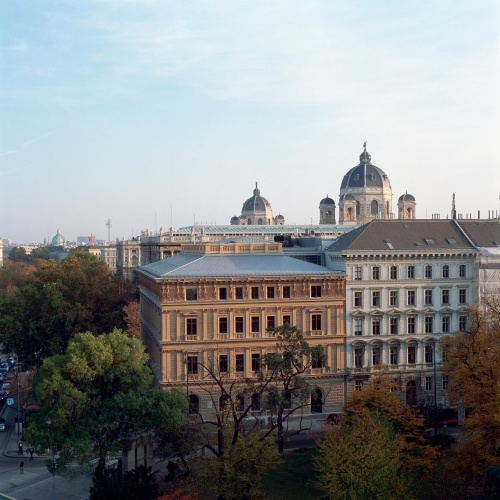 Blick auf das Palais Epstein von der Schmerlingplatzseite