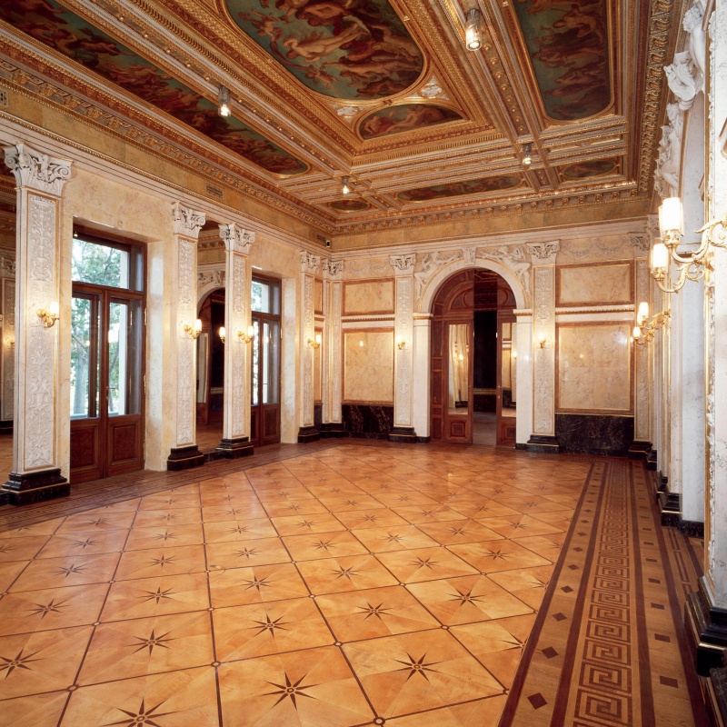 Festsaal, Stuckdecke mit Gemälden von Christian Griepenkerl, Bel Etage.